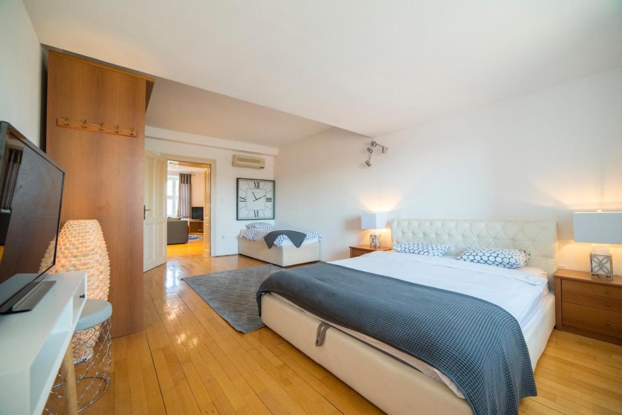 Octogon Apartment Загреб Екстериор снимка