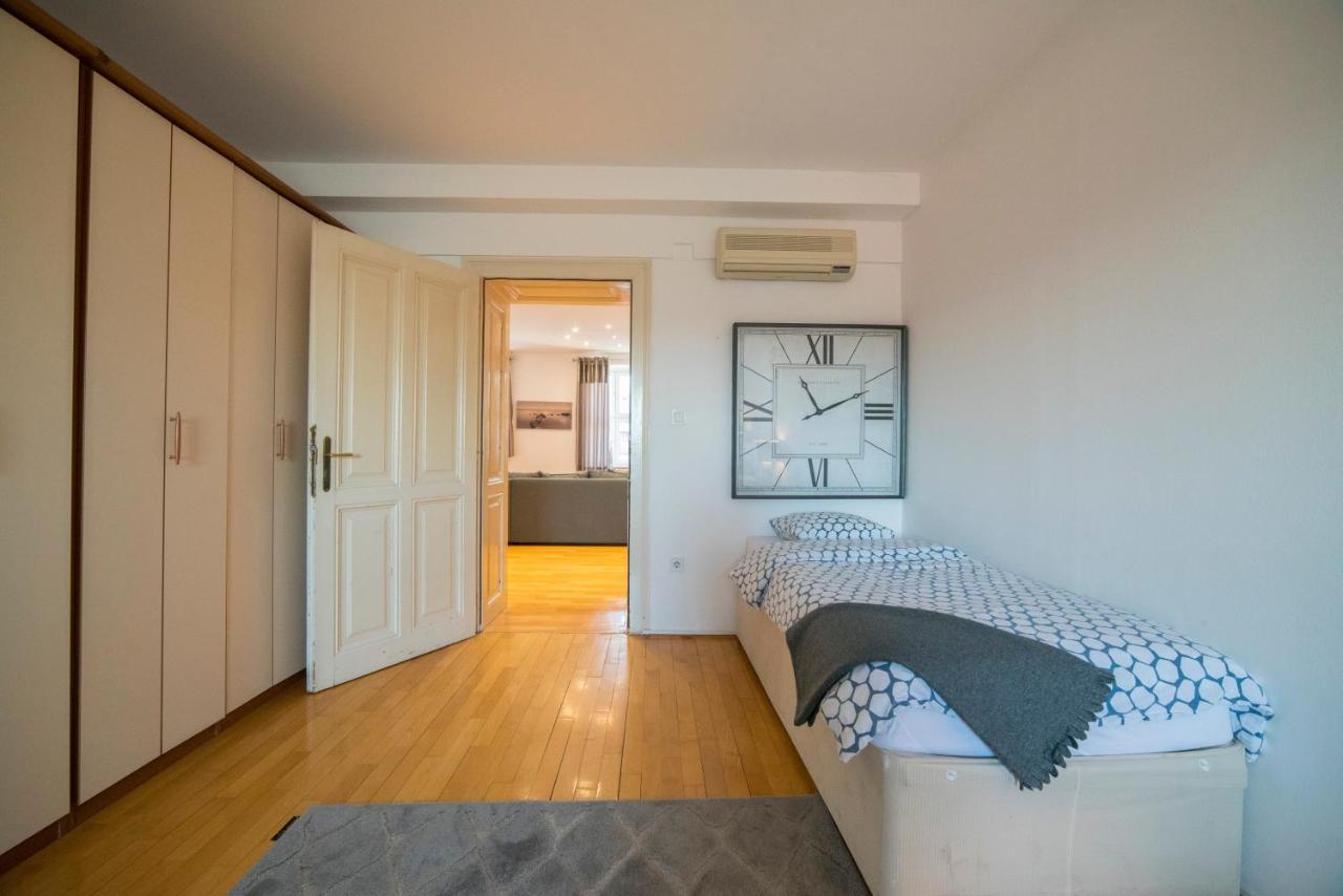 Octogon Apartment Загреб Екстериор снимка